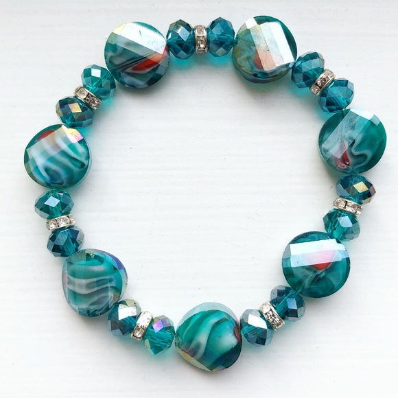 Vintage Jewelry - Holographic turquoise stone beaded bracelet